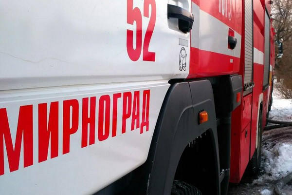 Из-за непогоды жители Мирнограда не смогли выйти из дома без помощи спасателей