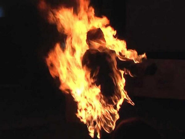 Пытаясь разжечь печь, жительница Селидово превратилась в живой факел