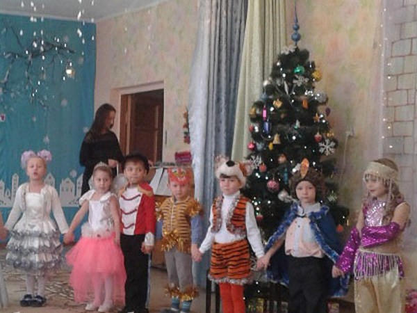 В Украинске воспитанникам детского сада подарили новогоднюю сказку