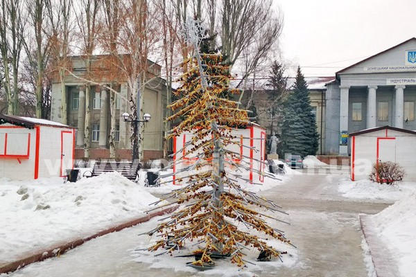 Как сейчас выглядит «рекордная» елочка в Покровске