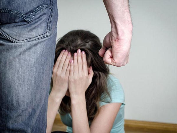 Селидовские полицейские открыли уголовное дело по факту избиения 13-летней девочки ее отцом
