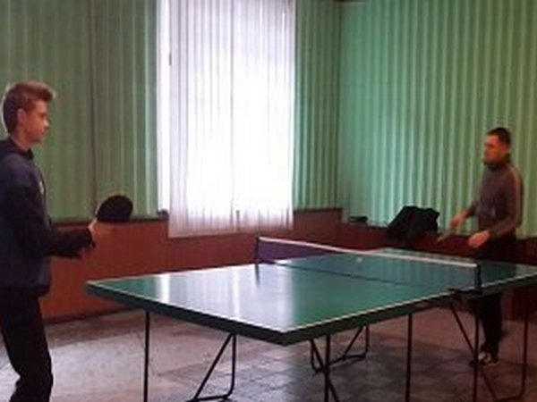 В Новогродовке прошел теннисный турнир между школьниками и полицейскими
