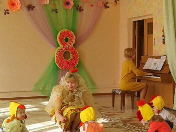 В Украинске дети ярко поздравили своих мам и бабушек с 8 Марта