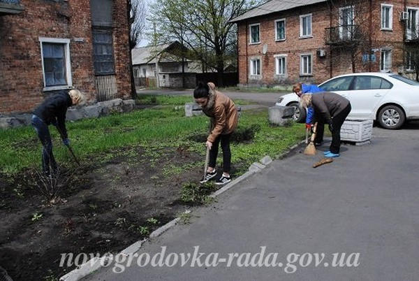 Жители Новогродовки объединились, чтобы сделать город чище