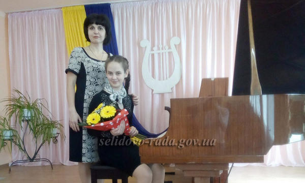 В Селидово состоялся сольный концерт выпускницы музыкальной школы