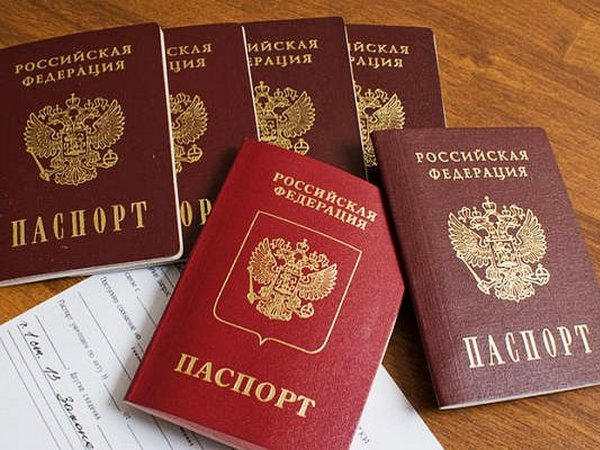 Жителям «ДНР» будут раздавать российские паспорта