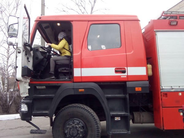 Селидовские школьники почувствовали себя настоящими пожарными