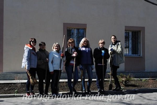 Жители Новогродовки объединились, чтобы сделать город чище