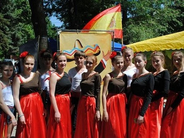 Делегация из Новогродовки представила Испанию на областном праздновании Дня Европы