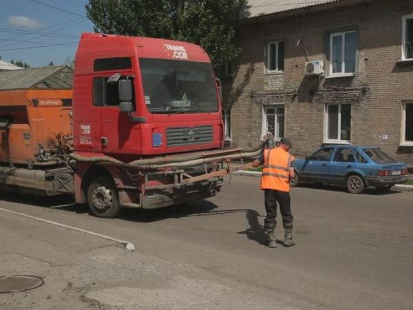 Как ремонтируют дороги в Покровске