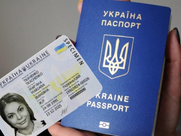 В Новогродовке начали выдавать паспорта в виде ID-карты и загранпаспорта