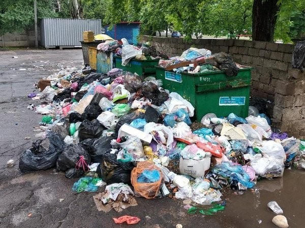 В Донецк возвращается мусорная проблема
