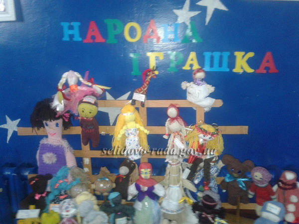 В Украинске дети делают необычные куклы