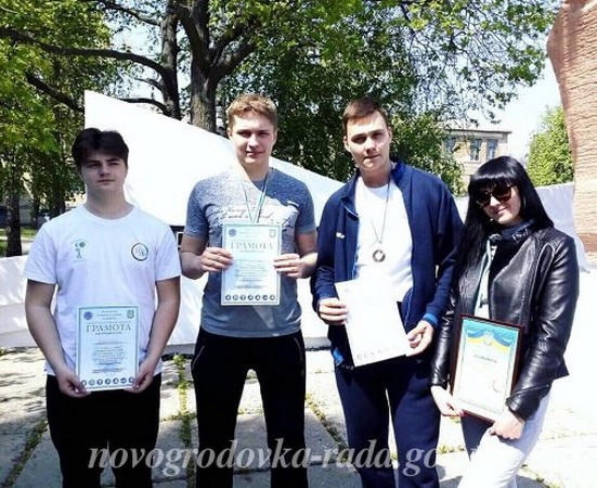 Тяжелоатлеты из Новогродовки завоевали два «золото» и «бронзу» на чемпионате Донецкой области