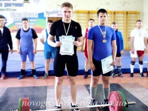 Тяжелоатлеты из Новогродовки завоевали два «золото» и «бронзу» на чемпионате Донецкой области