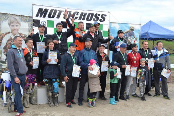 Скорость и адреналин: в Мирнограде состоялся 30-й Чемпионат Украины по мотокроссу