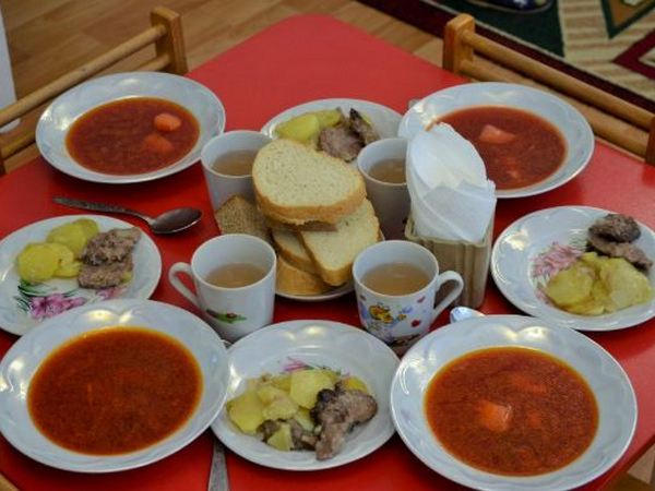 В Новогродовке комиссия проверила качество питания в учебных заведениях города