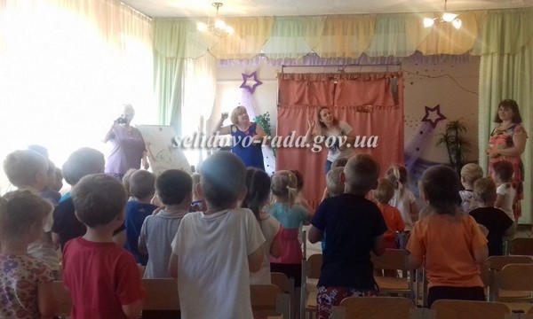 В Украинске детям показали познавательный кукольный спектакль