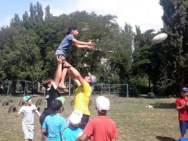 В Селидово для детей провели мастер-класс по регби