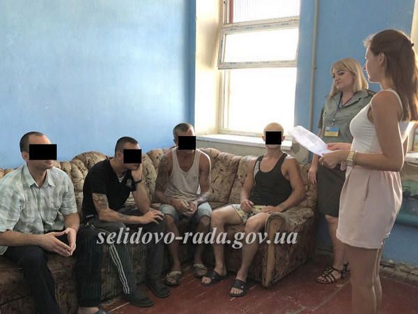 Как заключенных Селидовской исправительной колонии готовят к освобождению