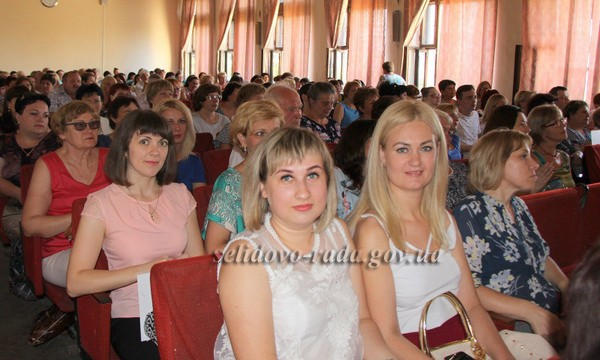 В Селидово прошли торжества по случаю Дня медицинского работника