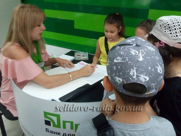 Селидовским школьникам устроили экскурсию в банк
