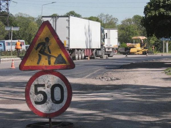 В Покровске ремонтируют одну из главных транспортных магистралей