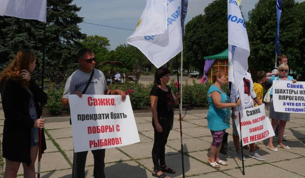 В Курахово люди вышли на мирный протест против коррупции и беззакония