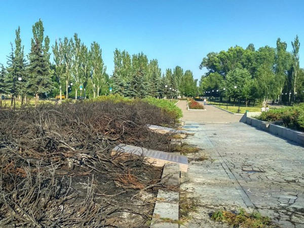 В Покровске выгорел мемориал погибшим воинам