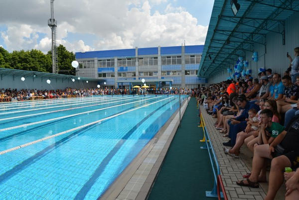 Уникальный бассейн в Курахово открылся для посетителей