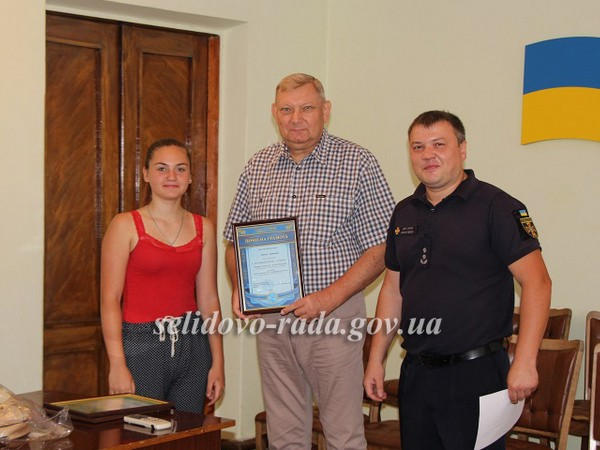 Мэр Селидово наградил победительницу Всеукраинского конкурса из Украинска