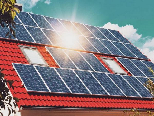 Жители Покровска устанавливают домашние солнечные электростанции