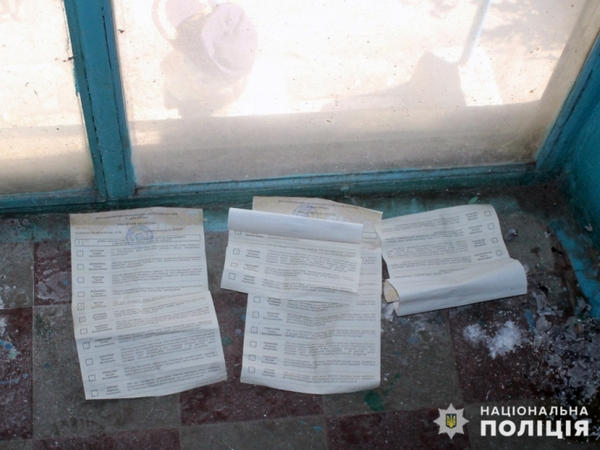 В одном из подъездов многоэтажки в Покровске обнаружили бюллетени с недавних выборов