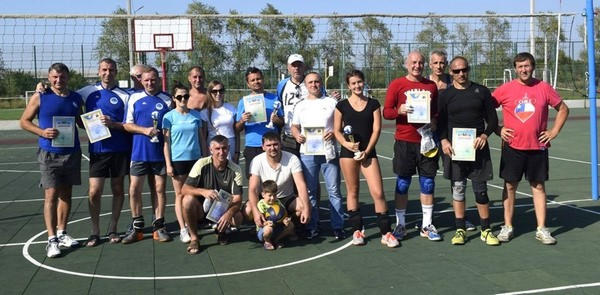 Команда из Горняка выиграла Открытый кубок Угледара по парковому волейболу
