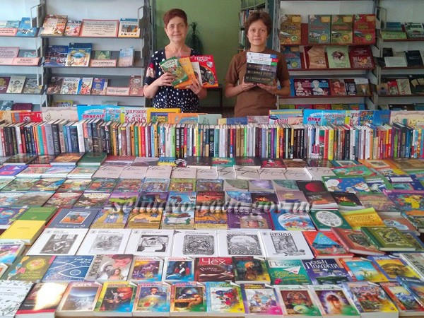 В Украинске библиотеке подарили около 500 новых книг