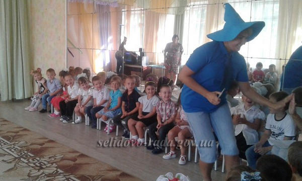 В Украинске для детей устроили веселый День знаний