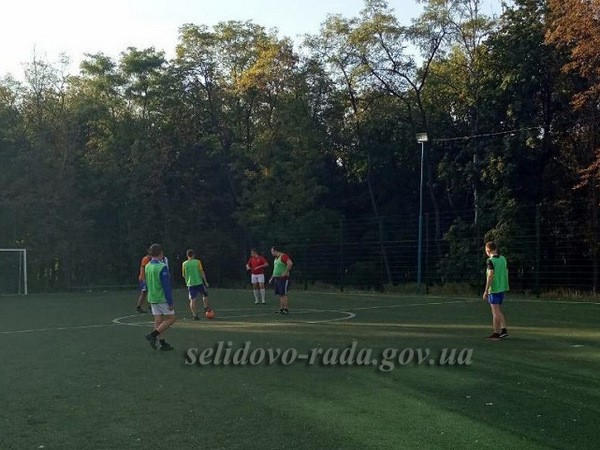 В матче по мини-футболу между командами из Селидово и Покровска забили 11 голов