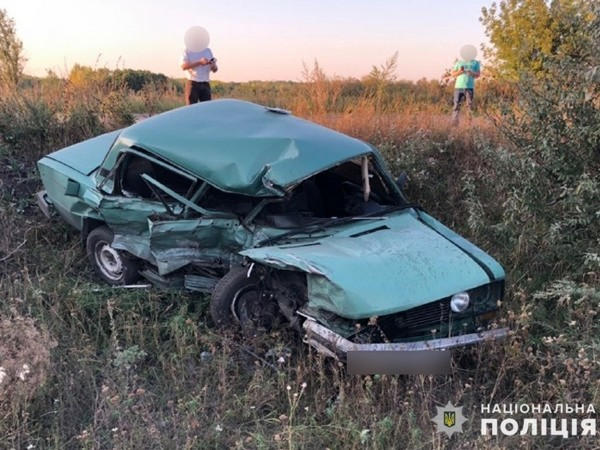В результате ДТП в Покровске ВАЗ смяло в «лепешку», а водитель попал в больницу