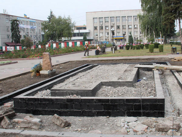 Как продвигается строительство нового памятника Шевченко в Покровске