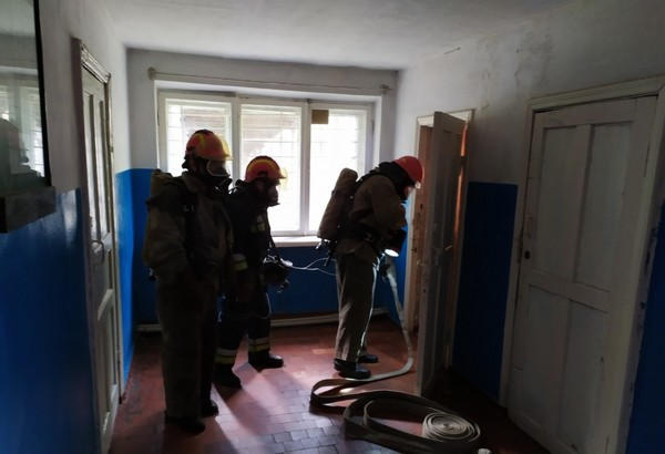 Спасатели эвакуировали студентов из Селидовского лицея