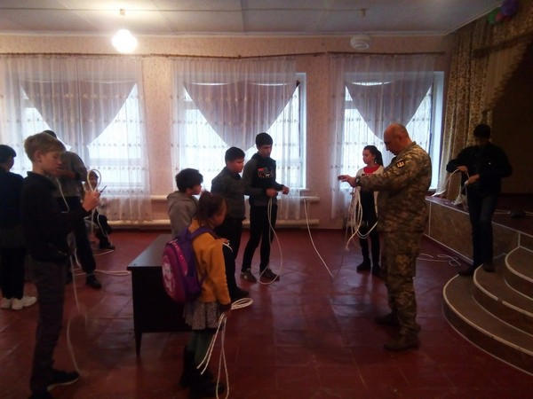 Военные провели мастер-классы для цукуринских школьников