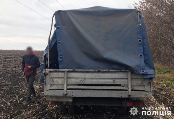 Покровские полицейские задержали на горячем бригаду «черных лесорубов»