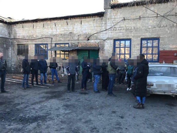 В Горняке СБУ с прокуратурой прекратили деятельность нелегальной угольной «копанки»