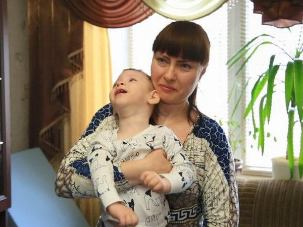 Двухлетний ребенок с ДЦП из Покровска нуждается в помощи