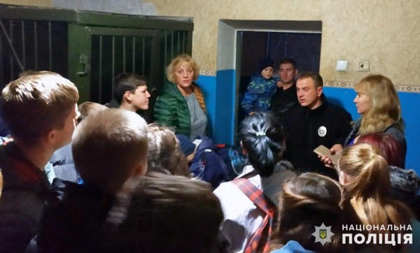 Новогродовские школьники увидели работу полиции изнутри
