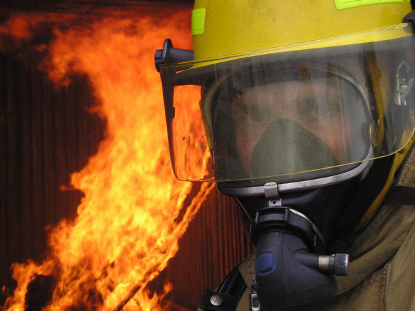В Новогродовке спасателям удалось спасти мужчину из горящего дома
