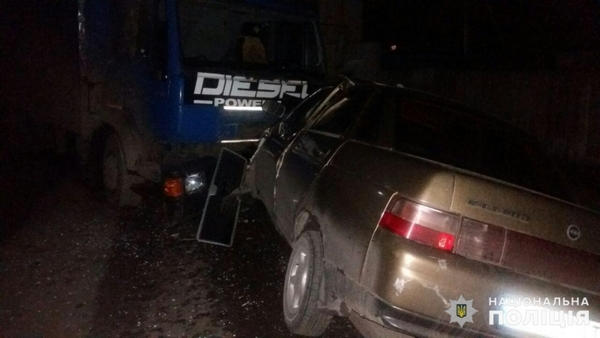В Покровске грузовик столкнулся с ВАЗом: пострадал один человек