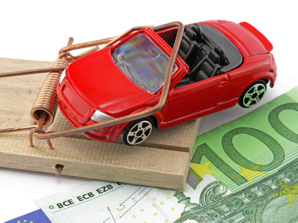 Житель Покровска, пытаясь купить автомобиль, лишился 10 тысяч гривен