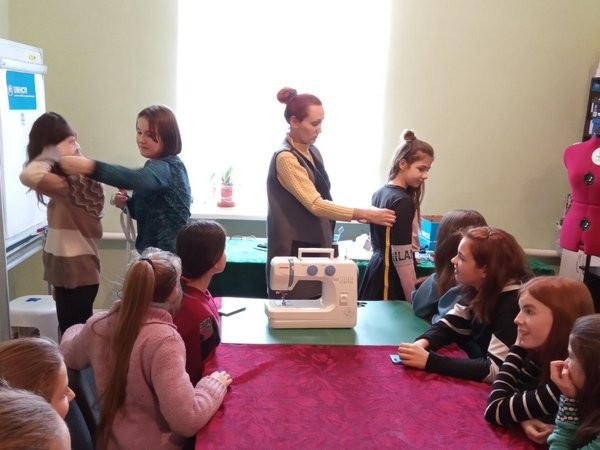 В Селидово прошел мастер-класс по швейному делу