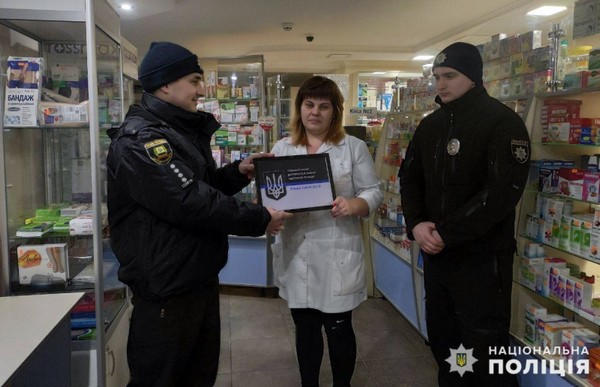 В Покровске появилась еще одна аптека с «Тонкой синей линией»